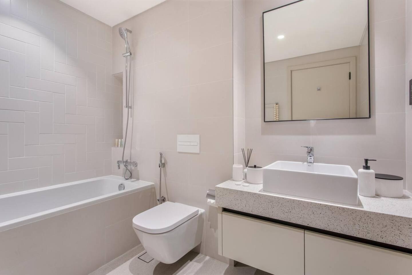 High Floor Beachfront 1br W Sunset & Sea View! *